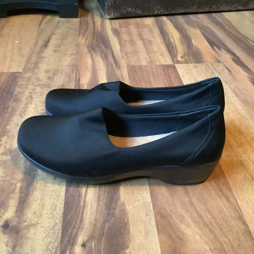 Yuu Size 8 Ashlay Black Stretchy Fabric Slip On Wedge Shoes - Picture 1 of 11